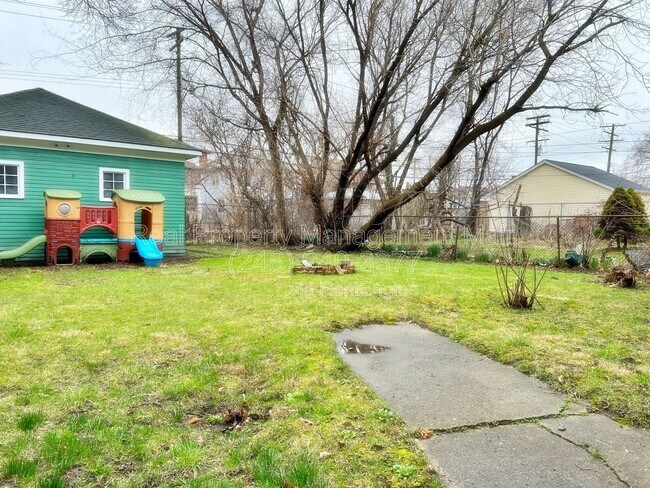 Building Photo - 1525 Edison St