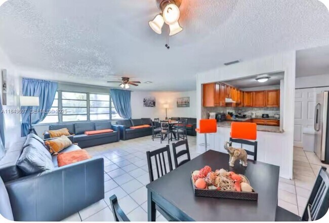 Building Photo - 2591 Riverland Dr