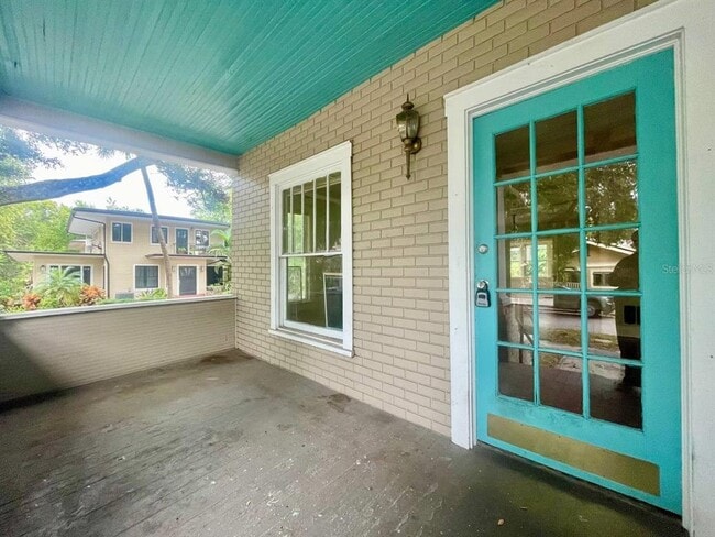 Building Photo - 557 6th Ave N