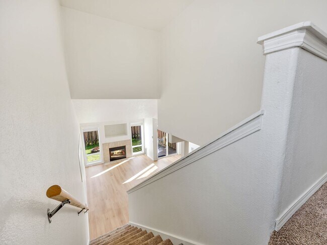 Building Photo - 1536 S Main Ave