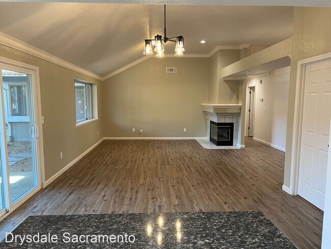 Building Photo - 3 br, 2 bath House - 7130 Cloverleaf Way
