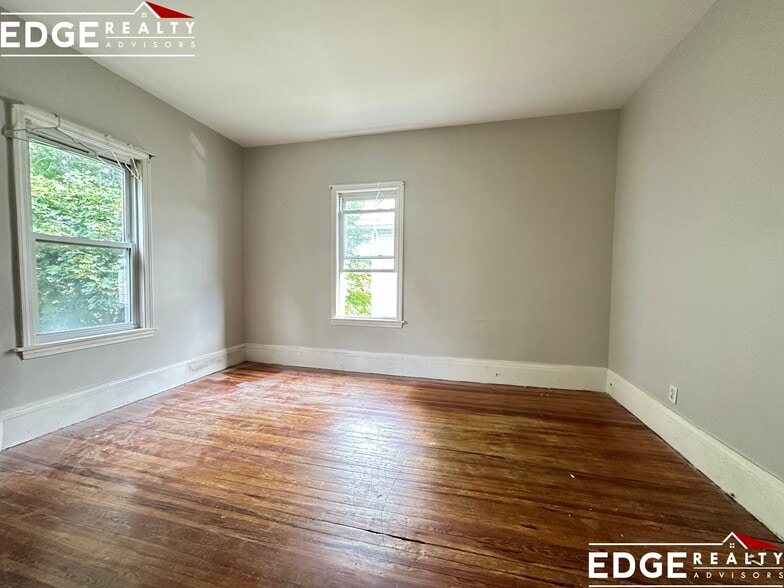 Building Photo - 72 Antwerp St