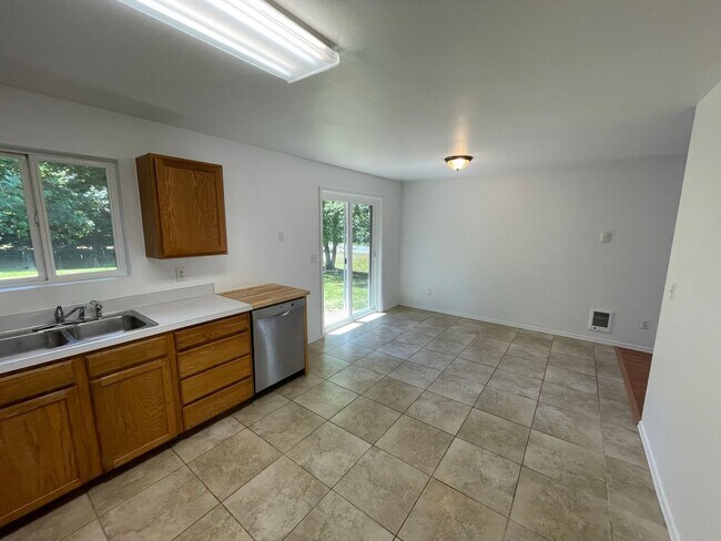 Building Photo - 2415 Forest Park Ln