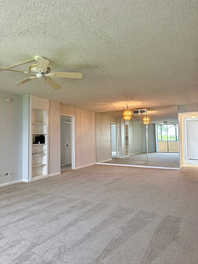 Building Photo - 2617 Cove Cay Dr