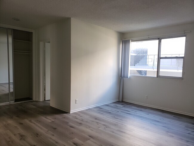 Building Photo - 329 California Ave