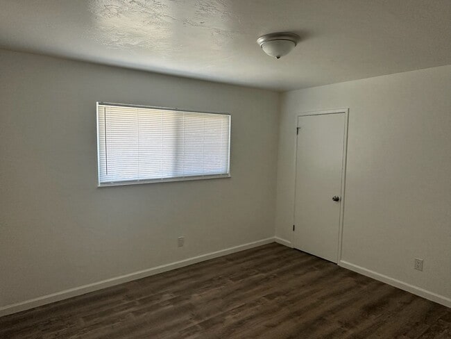 Building Photo - 17502 Rd 64