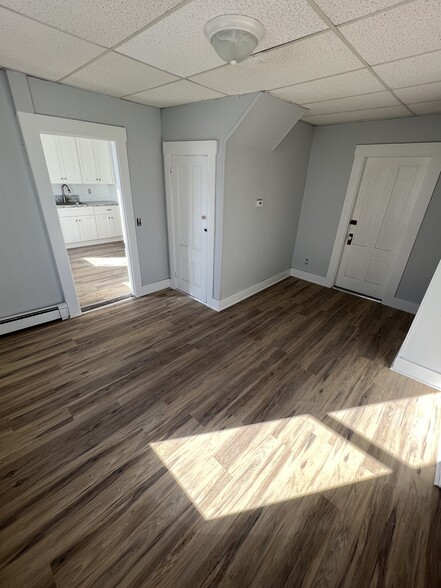 living roomb - 86 Hampshire St