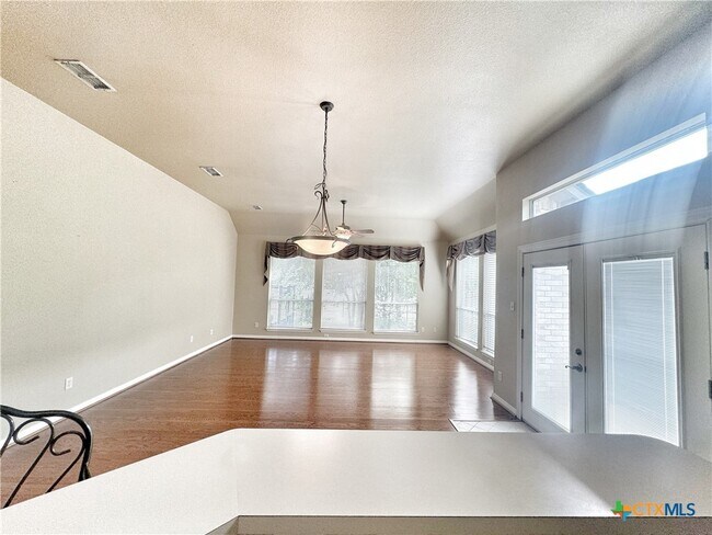 Building Photo - 2263 Kensington Way