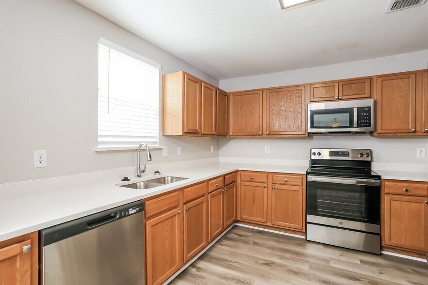 Building Photo - 9113 Troy Dr