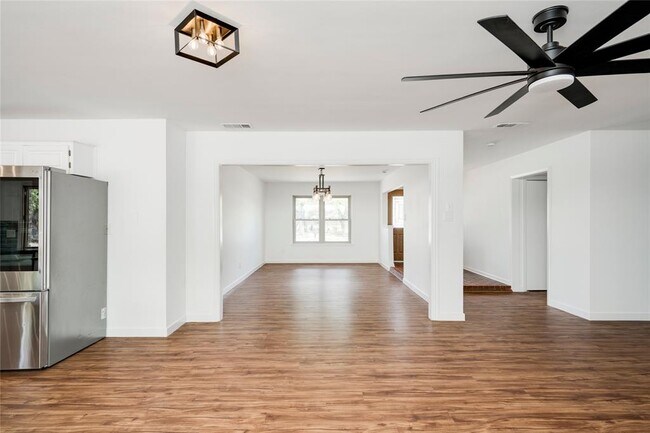 Building Photo - 703 Jetta Ct