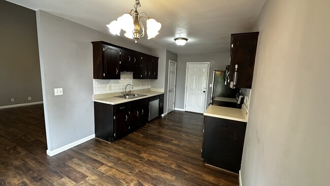 Building Photo - 3541 Sandpiper Dr