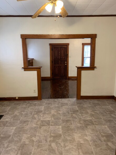 Building Photo - 520 SW 5th St