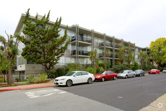 Building Photo - Flores Manor Apartments