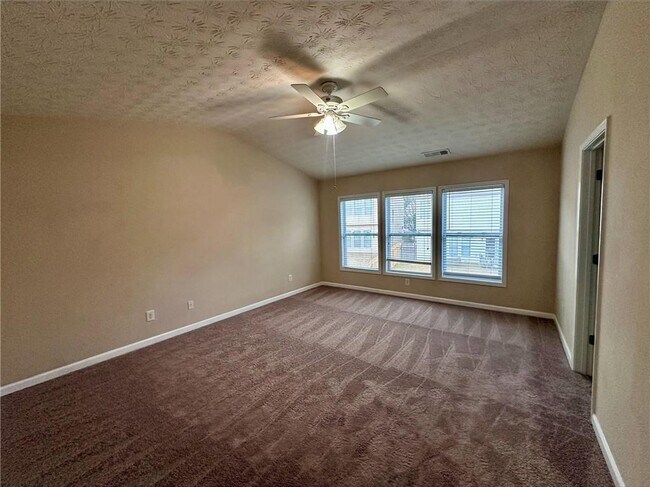 Building Photo - 827 Forsythia Way