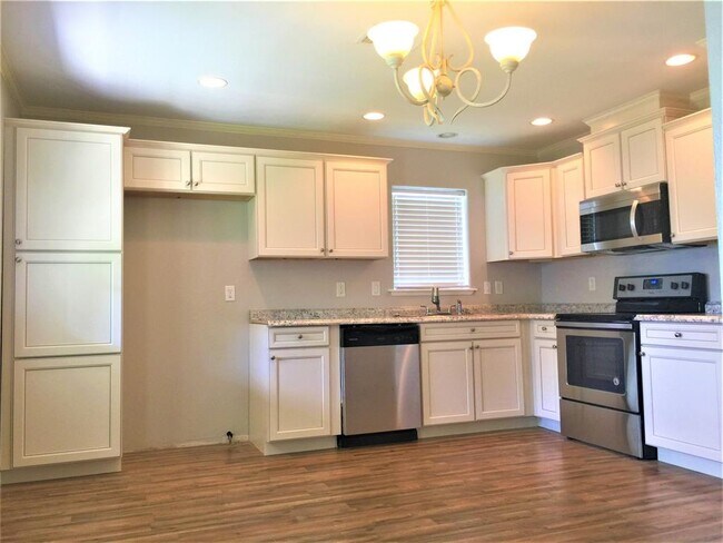 Building Photo - 10003 Summerberry Ln