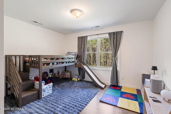 Building Photo - 1561 Scranton Ave