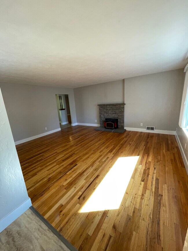 Building Photo - 8921 E Broadway Ave