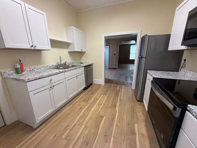 Building Photo - Classic Hardwood Floors, Fenced Yard & 2-Car Garage