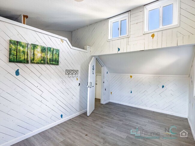 Building Photo - Beautiful River-View Home Near Downtown Warrenton