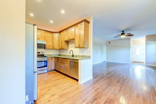 Building Photo - 1140 Collingwood Dr