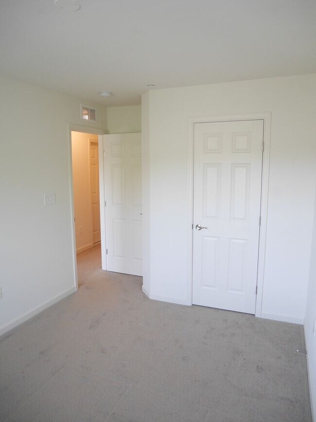 Building Photo - Stunning 3 Bedroom Townhouse Easton, MD