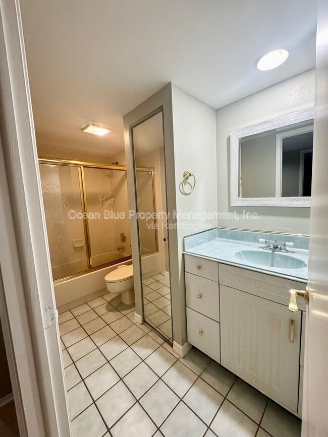 Building Photo - 2638 10th Ct