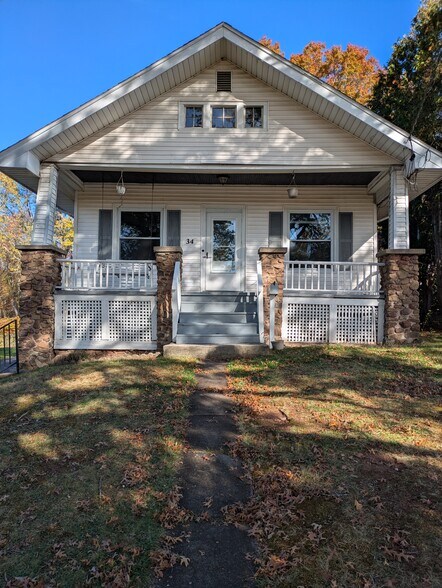 Primary Photo - 34 New Britain Ave