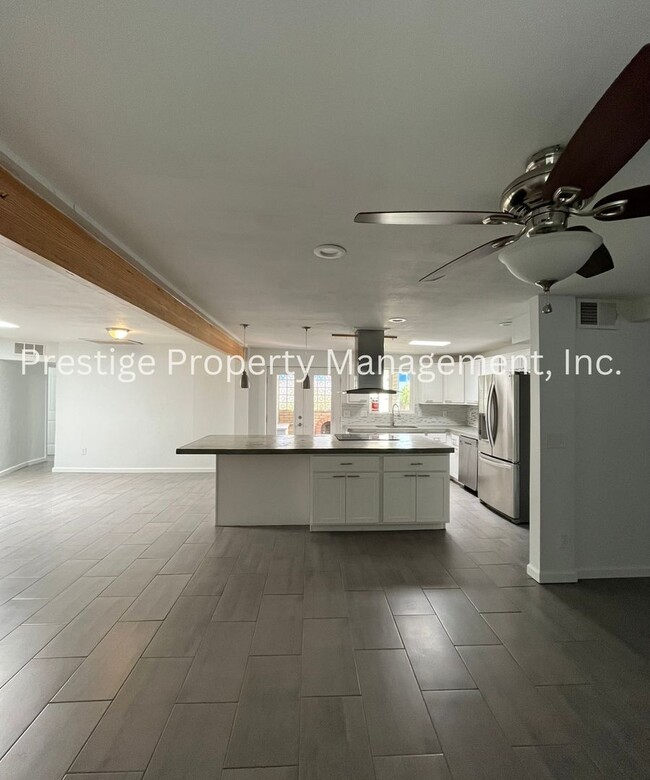 Building Photo - Welcome to This Lovely 3/2.5 East Side Home!!