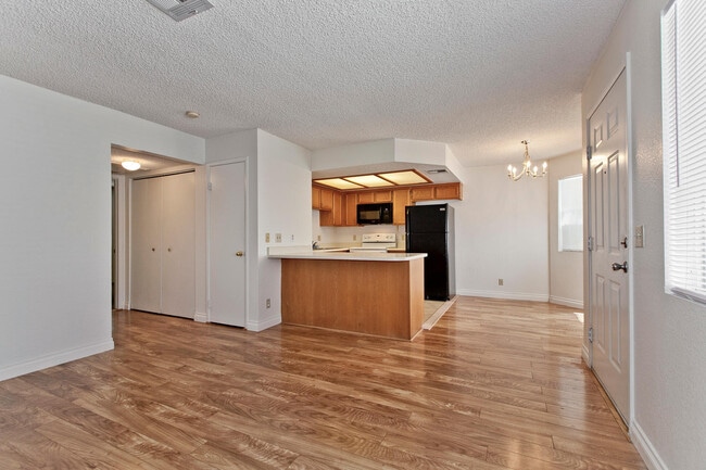 Building Photo - 1ST FLOOR CONDO CLOSE TO SUMMERLIN