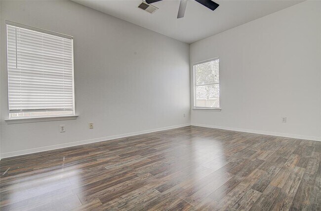 Building Photo - 4605 Ribbecke Ave