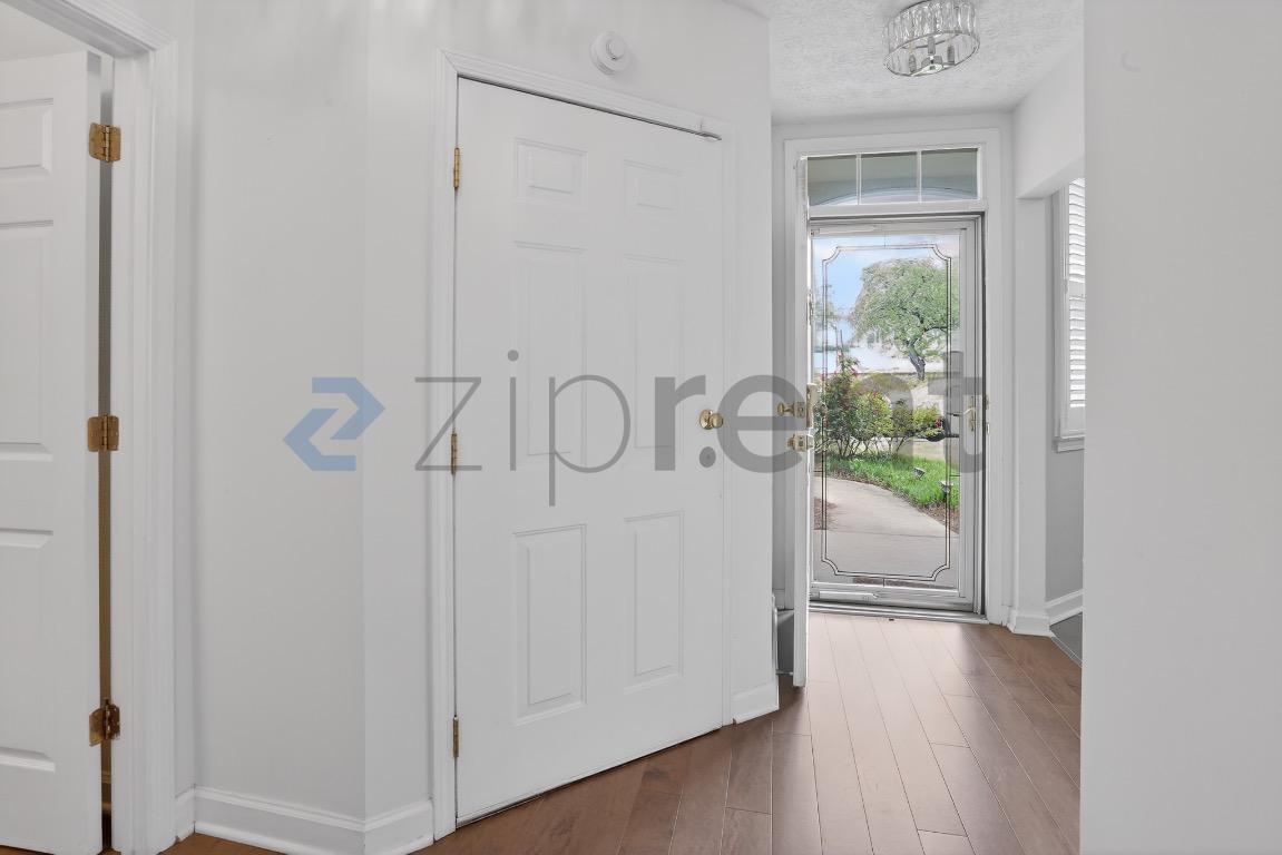 Building Photo - Unit 484