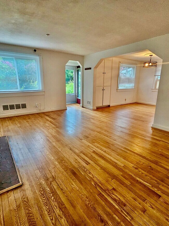 Building Photo - 2BD/1BA Brick Home in Cul-de-sac!