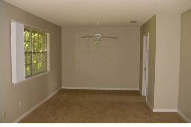 Building Photo - 12081 Longwood Dr