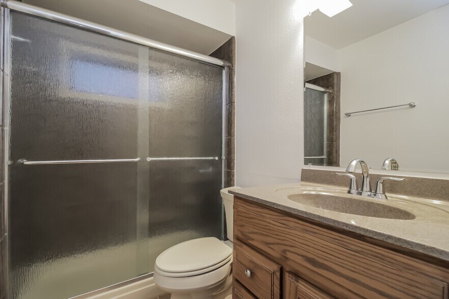 Building Photo - 1052 Alpug Ave