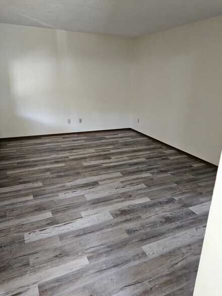 Building Photo - 2146 Tanglewood Ave