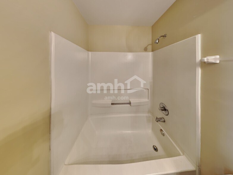 Building Photo - 2440 Frost Dr