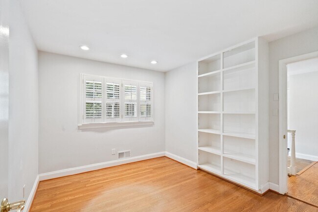 Building Photo - 7732 Canal Ct
