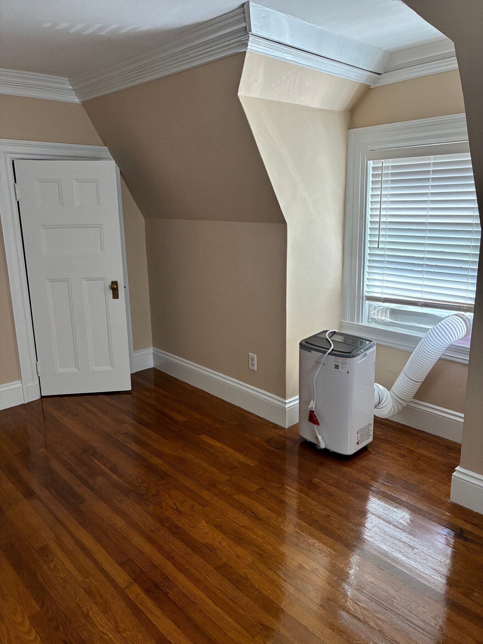 Building Photo - 131 Irving Ave