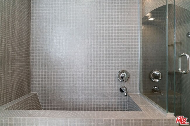 Building Photo - 1223 N Crescent Heights Blvd