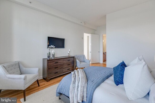 Building Photo - 1900 Hamilton St