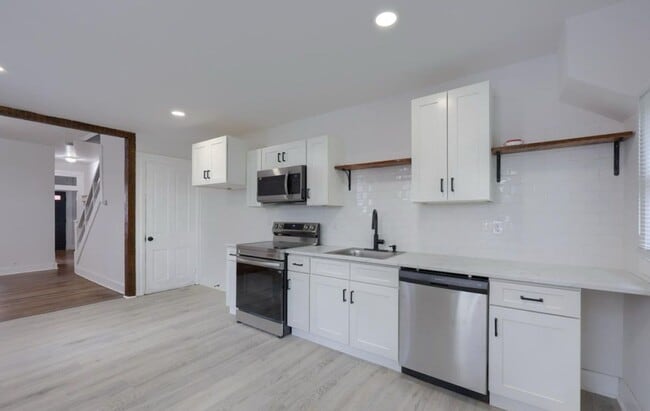 Primary Photo - Stunning Historic 4bed Brick Row