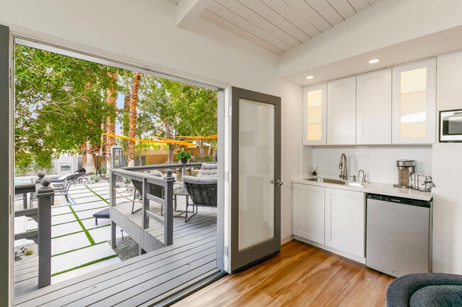 Building Photo - 73265 Tamarisk St