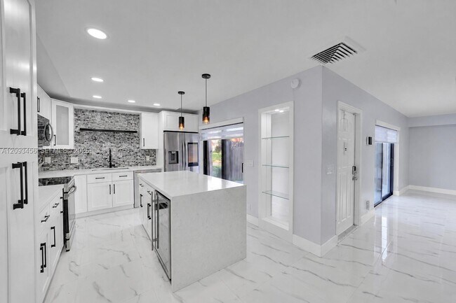 Building Photo - 9861 NW 6th Ct