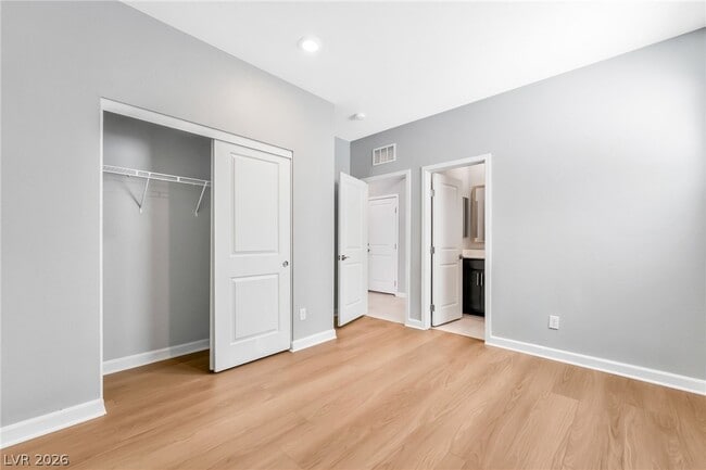 Building Photo - 7521 W Mistral Ave