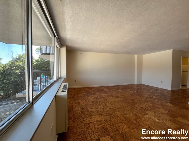 Building Photo - 16 Monmouth Ct