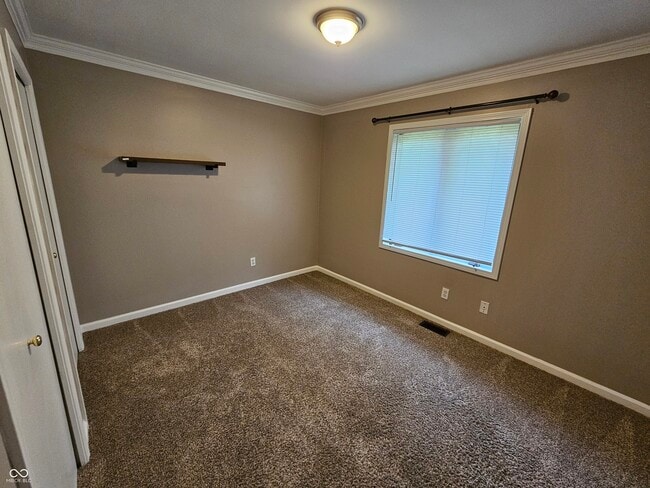 Building Photo - 945 Fox Hill Dr