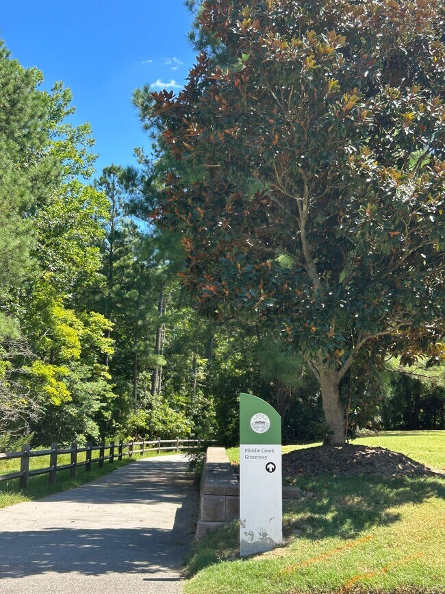 Building Photo - 108 Gallent Hedge Trail
