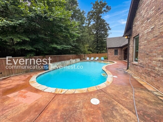 Building Photo - Welcome to this elegant 4-bedroom, 5-bathroom home in desirable Hurricane Lake Estates with Pool ...
