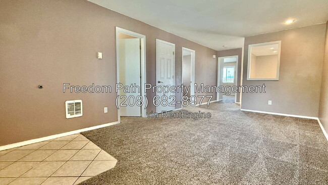 Building Photo - 13904 Cassia St