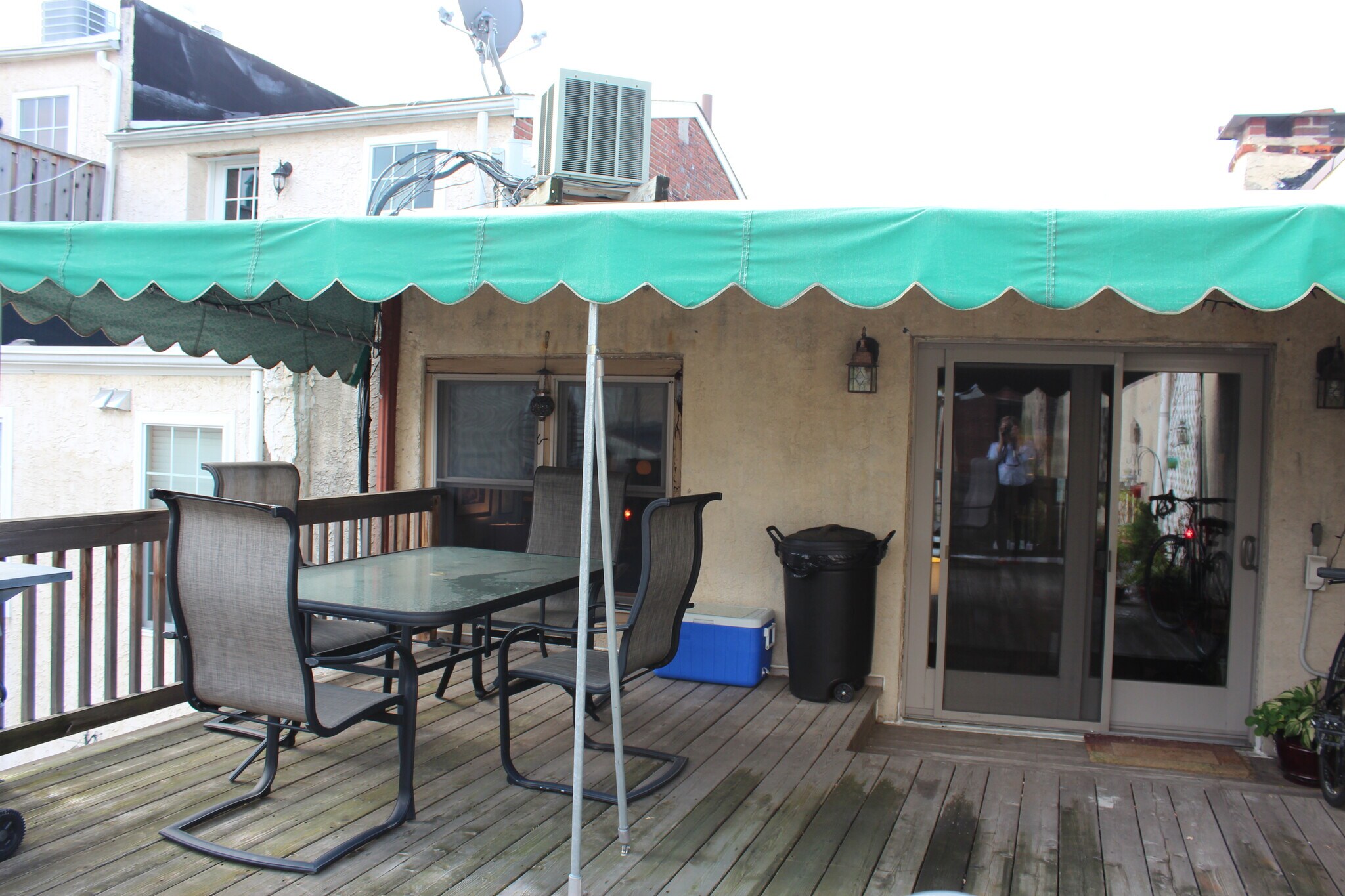 Deck w/ Awning - 1017 N 4th St